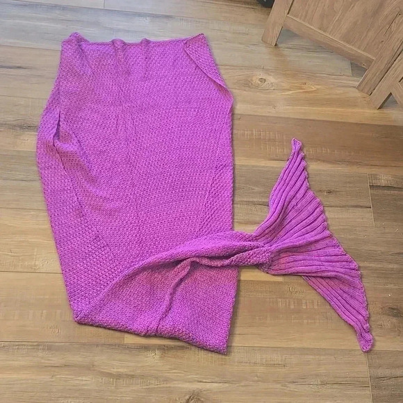 Pastel pink knitted Crochet Mermaid Tail Blanket - Picture 2 of 6